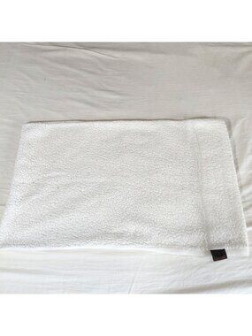 UGG Pillow Cover Standard 20x30 Sherpa Fleece Reversible White Polyester Bed